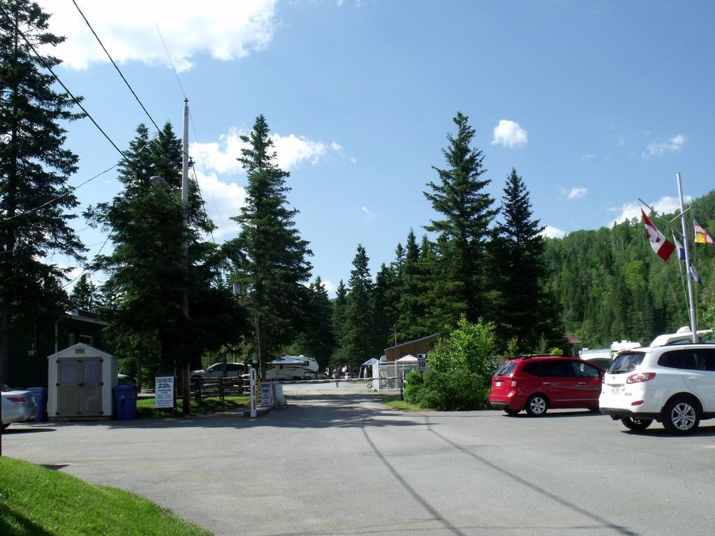 Camping Le 4 Chemins Л'Анс-Сен-Жан Номер фото
